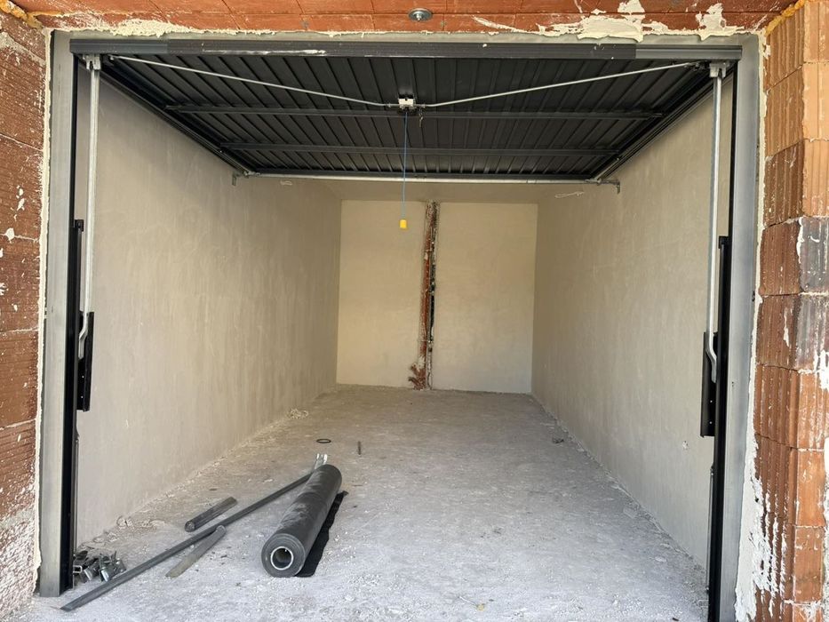 Двустаен  с  гараж