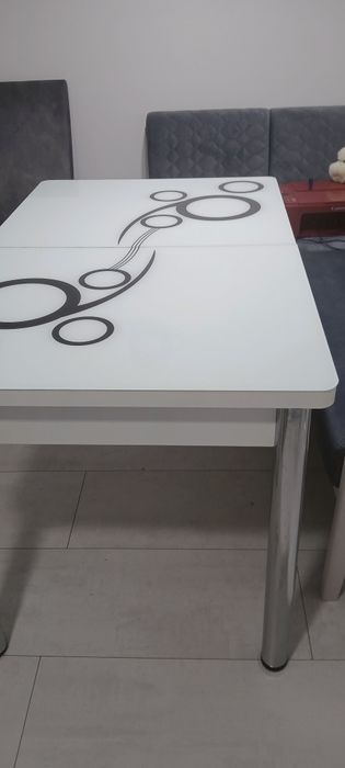 Vând masa sticla si 6 scaune bucătărie