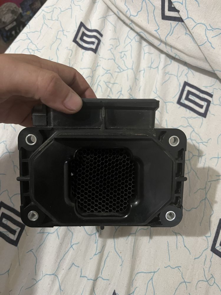 Продам датчик ДМРВ E5T08471