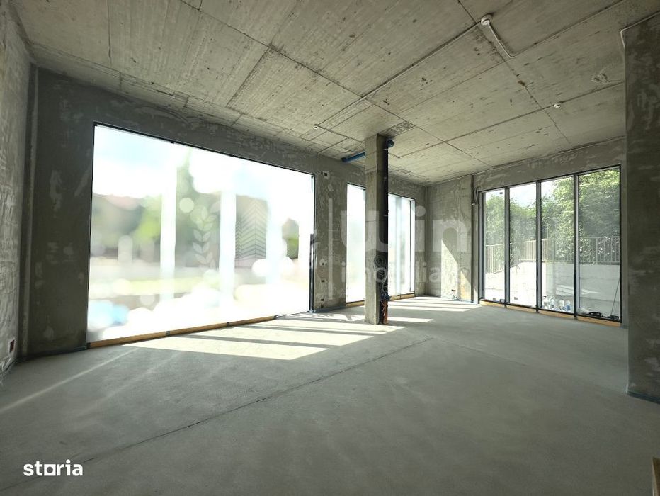 Spatiu comercial cu vitrina la strada | 100mp | Zona Piata Cipariu!
