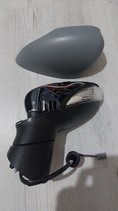 Oglinda exterioara Ford Fiesta, partea stanga nou fara defecte