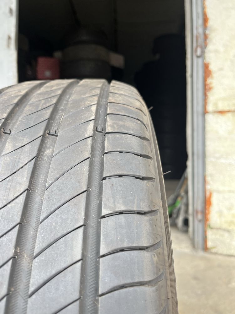 2 бр. летни гуми 215/55/17 Michelin DOT 1323 6 mm