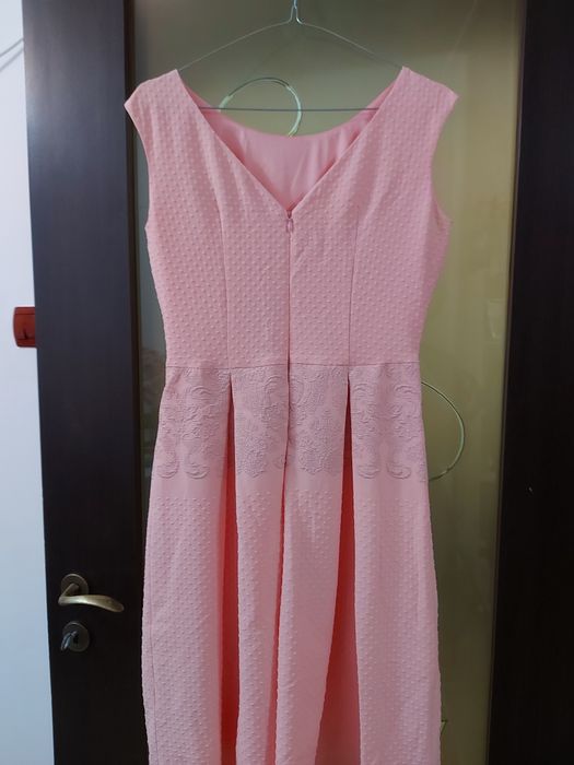 Rochie până la genunchi roz