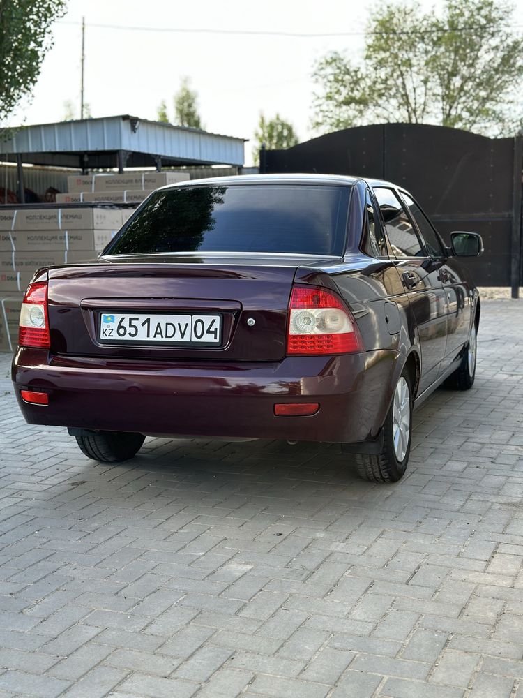 Продам приору седан 2012 года