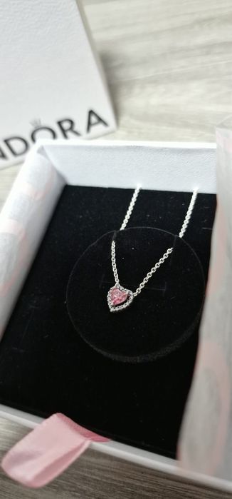 Vand bijuterii swarovski/pandora folosite in stare foarte buna!!!