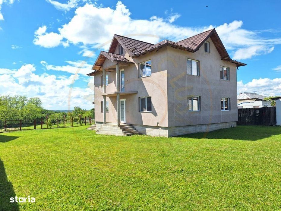 Casa Poiana Lacului-Dinculesti constructie solida, zona linistita