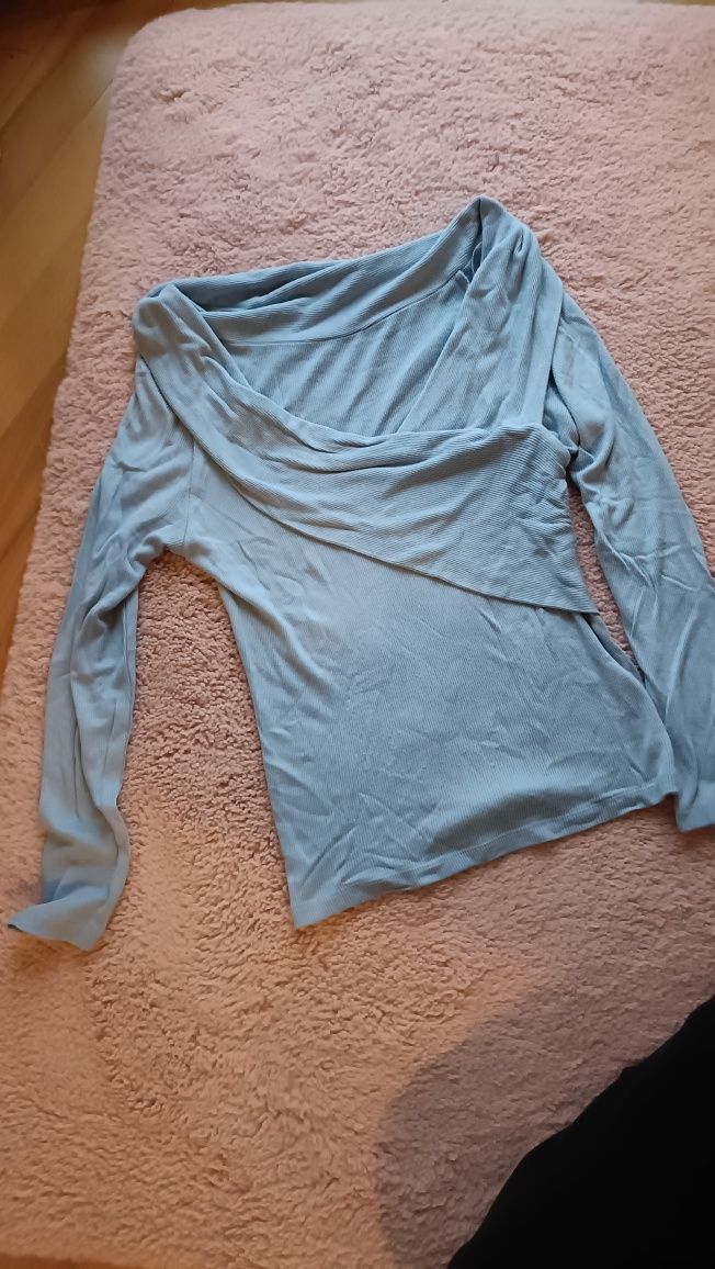 Bluza cu umeri goi