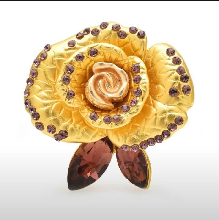 Броши  7 разных видов и Серьга- кафф  1 штука 40 тыс.