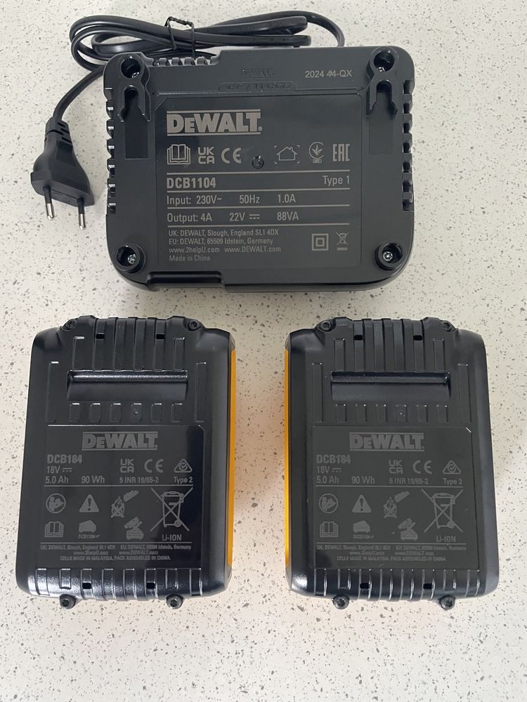DeWALT DCB1104P2 XR. Set 2 Baterii+Incarcator. / 2024 Original, Nou !
