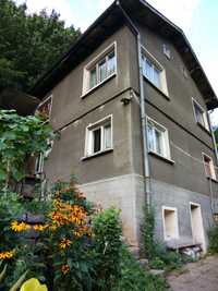 Продавам къща в село Бов на 45км от София