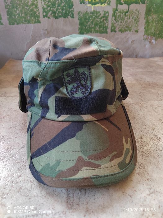 Шапки и каскети.