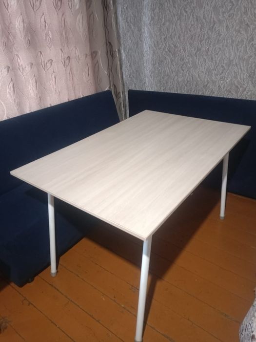 Продам диванчик и стол в отличном состояние