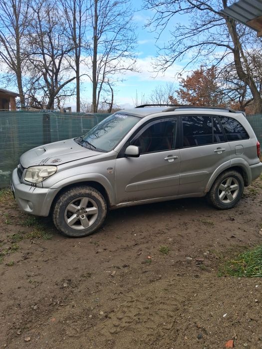Vand sau schimb toyota rav 4
