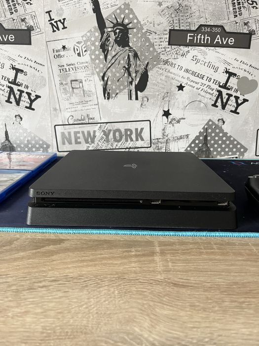 Ps4 slim 1TB 2 manete 4 jocuri