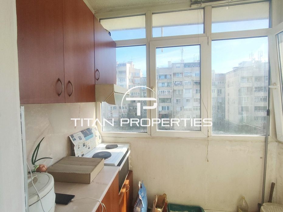 Тристаен апартамент за продажба в жк. Тракия