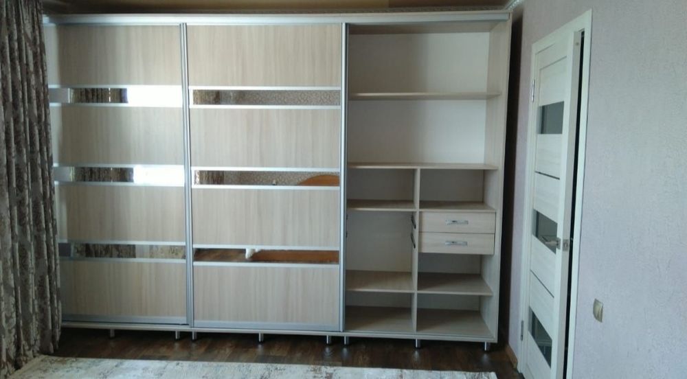 Продам два новых шкаф купе