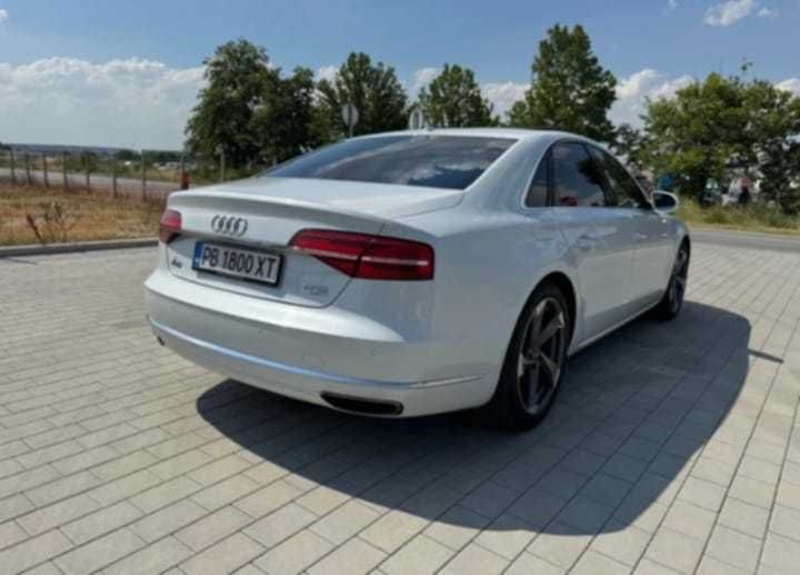 AUDI A8 в перфектно състояние както отвън така и отвътре.