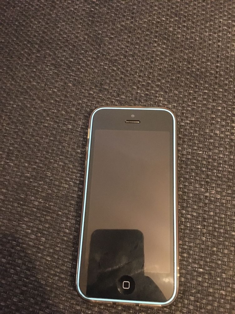 Vand/Schimb Iphone 5c liber de retea