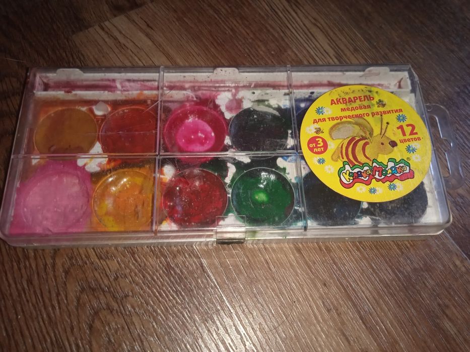 ПРОДАМ АКВАРЕЛЬНЫЕ КРАСКИ ! Медовые. Б/у. 12 цветов. Произ-во Россия.