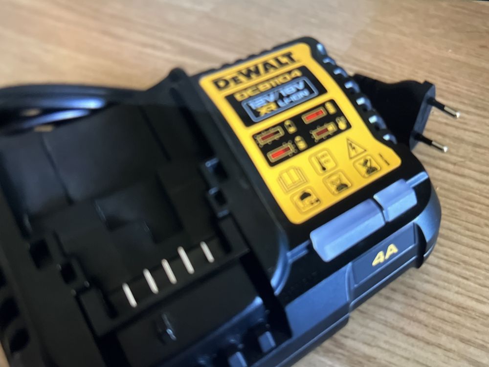 Încărcător XR-DeWALT-DCB1104 rapid (4Ah), ca si DCB115, original.