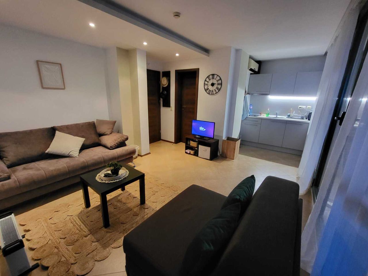 Продава се Едностаен апартамент в Балчик - 49 кв.м за 1388 €/кв.м - Снимка #2
