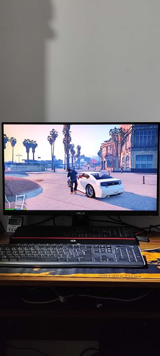 Vand calculator Intel Xeon 36 GB ram DDR3 SSD 256 GB placa video 2 GB