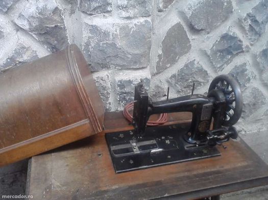 Schimb masina de cusut SINGER an 1800 ,originala ,completa,cu masa