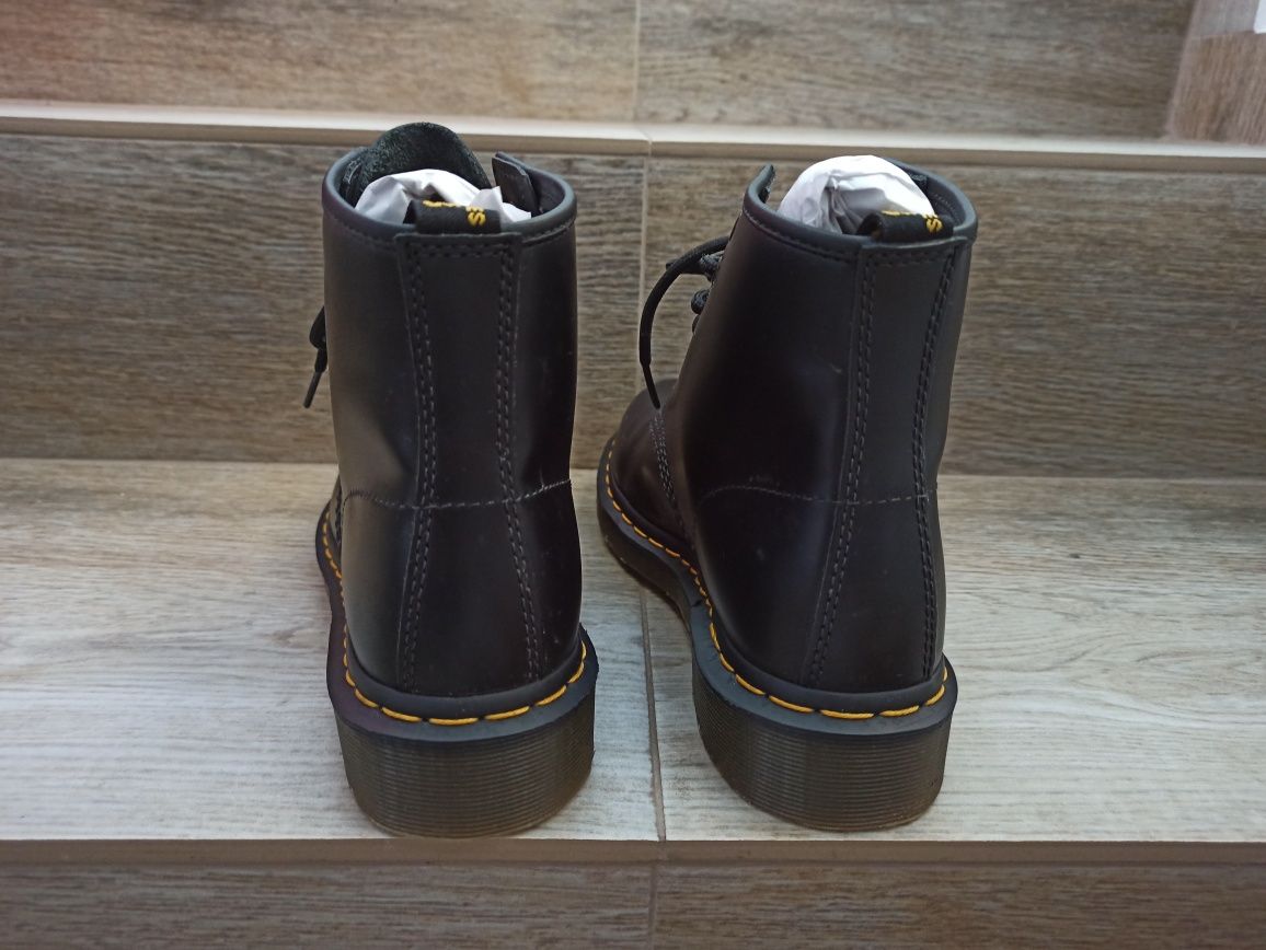 Унисекс черни кожени обувки Dr. Martens 101 YS