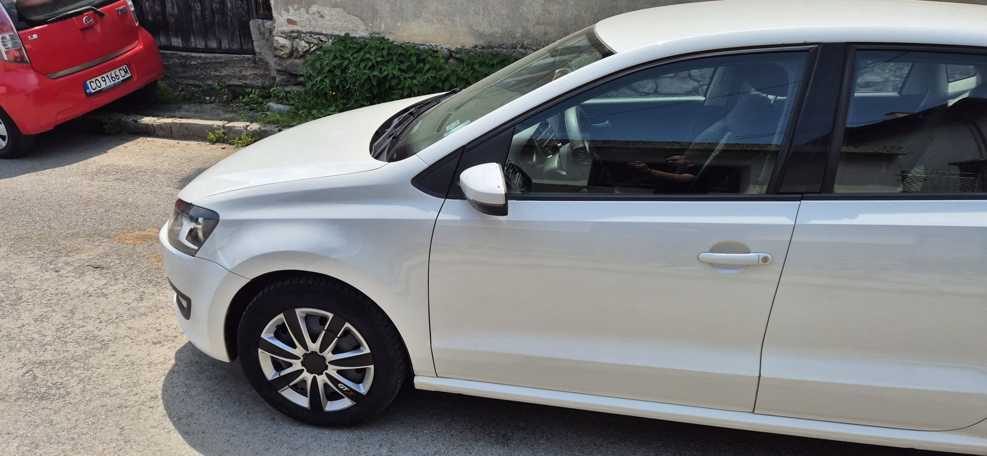 Продавам лек автомобил Volkswagen Polo