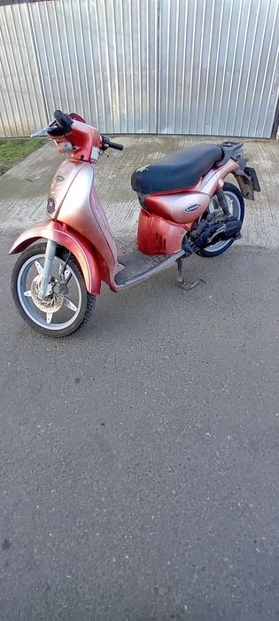 Vând scuter aprilia scarabeo 100cc !