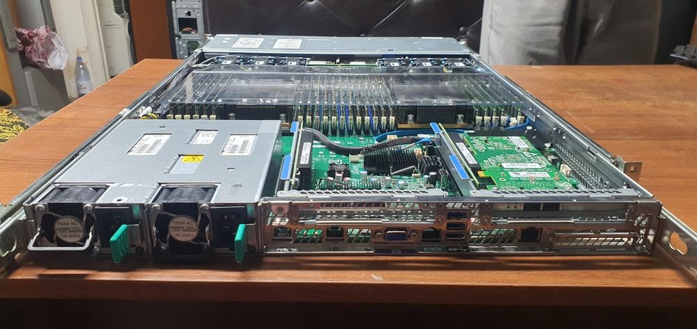 Продам сервер новый.