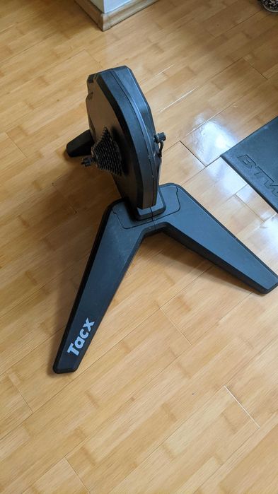 Trainer TACX Flux + caseta pinioane