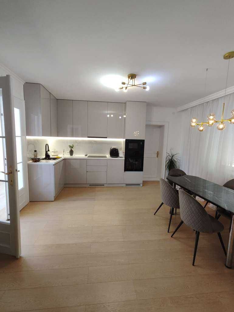 Casă renovată + spațiu multifuncțional (laborator/birou/locuință)