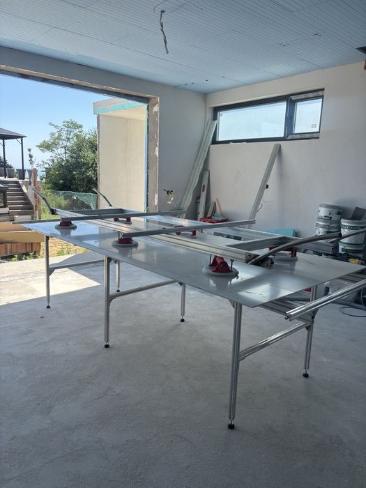 Продавам маса и електрически лапи за рязане на големи плочки над 3.00