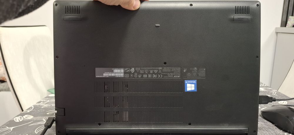 Продавам Acer Aspire 3 – Intel Pentium, 4GB RAM, 15.6" FHD