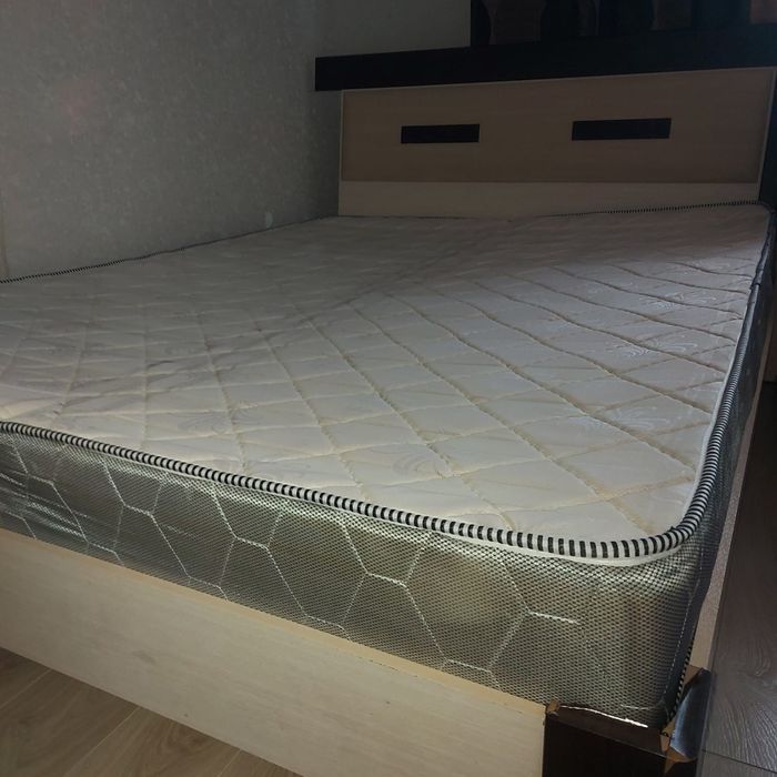 Продам 2х спальную кровать ( новый матрас)