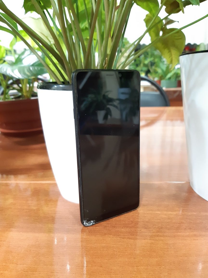 Samsung A9 128/8GB ekran Plata ishlamaydi zapchastga