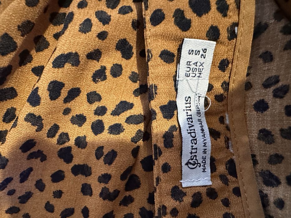 Vand fusta cu pantaloni scurti Stradivarius