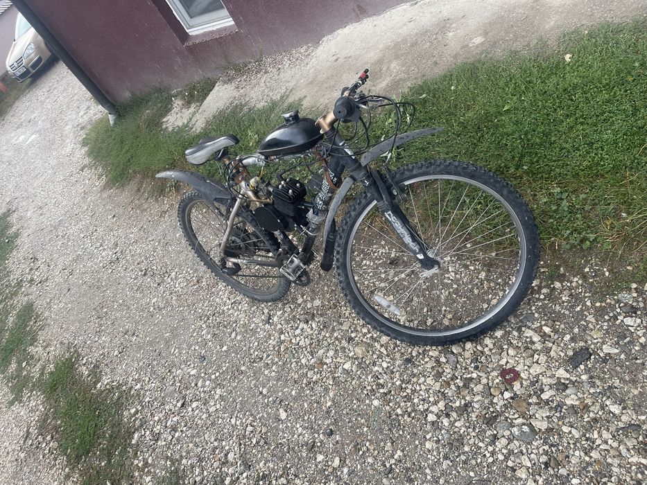 Vand bicicleta cu motor de 80 cc Marca Decathlon Ryder