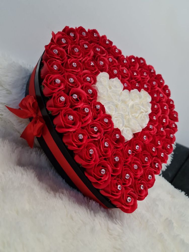 Aranjamente florale si Ursuleti din trandafiri pentru Valentine’s Day