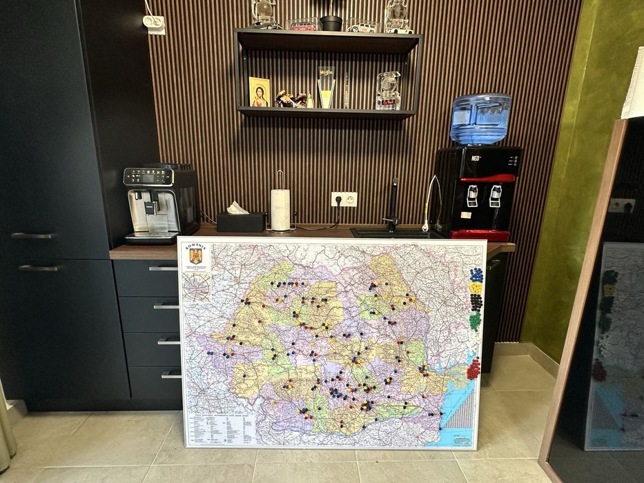 Hartă magnetică România cu ramă de aluminiu realizată pe comandă