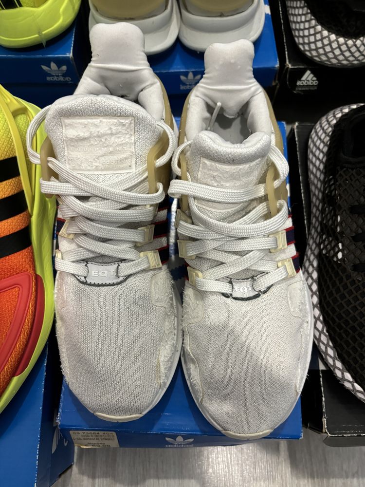 Adidas,  Nike mărimea 42