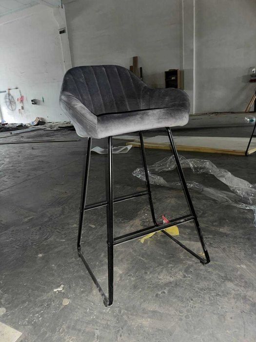 Барные стулья серого цвета