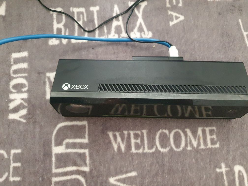 Vând kinect modat pentru xbox one si 2 jocuri