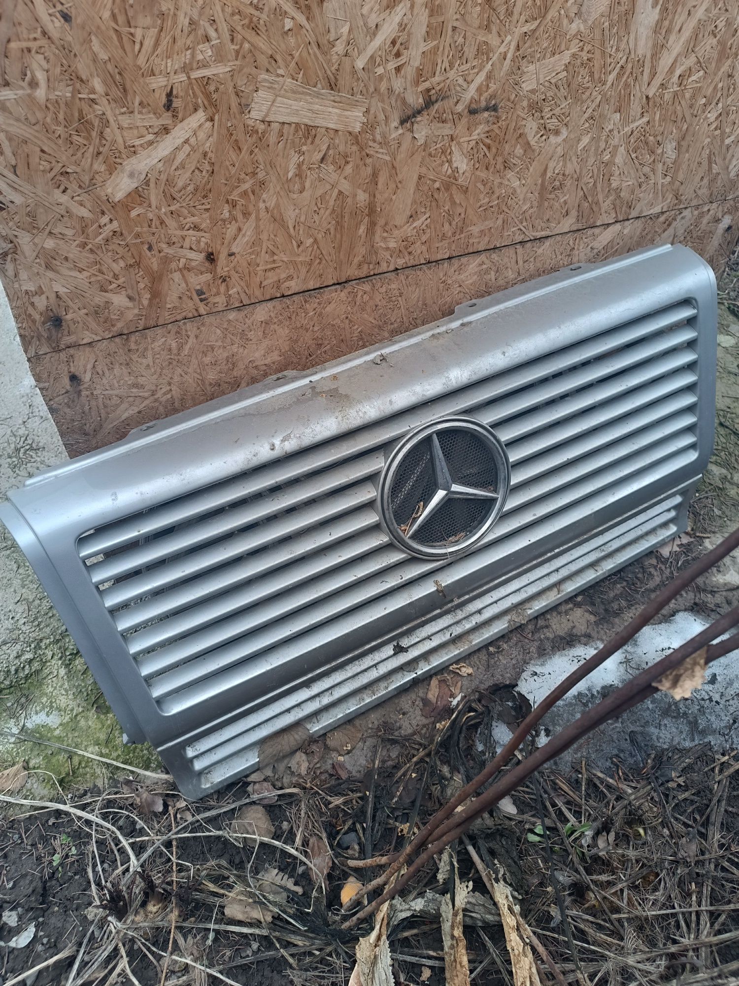 Решетка на mercedes