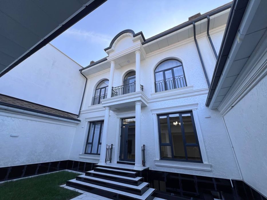 Уч кахрамон постидан кирганда 2,5 сотих, 2 этаж ховли сотилади