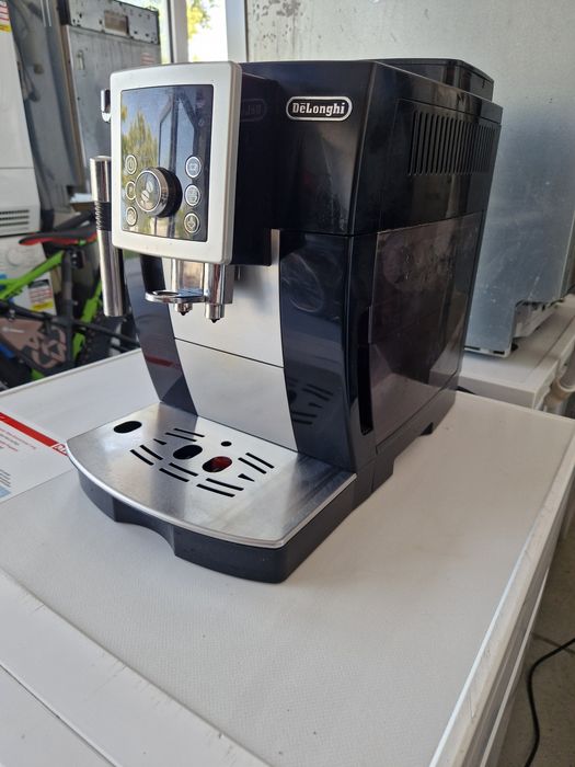Кафе машина робот Delonghi Magnifica