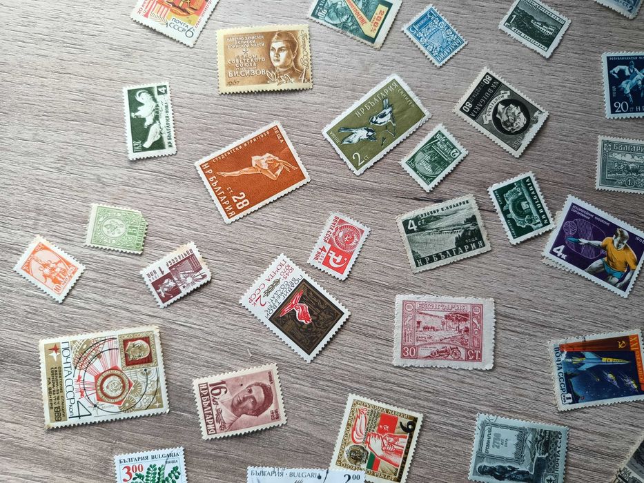 Колекция от 106 пощеснки марки СССР и БГ в класьор