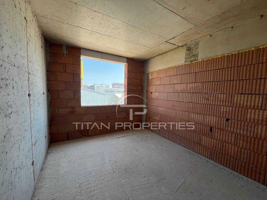 Продава се Тристаен апартамент в Пловдив, Остромила - 96 кв.м за 1162 €/кв.м - Снимка #1