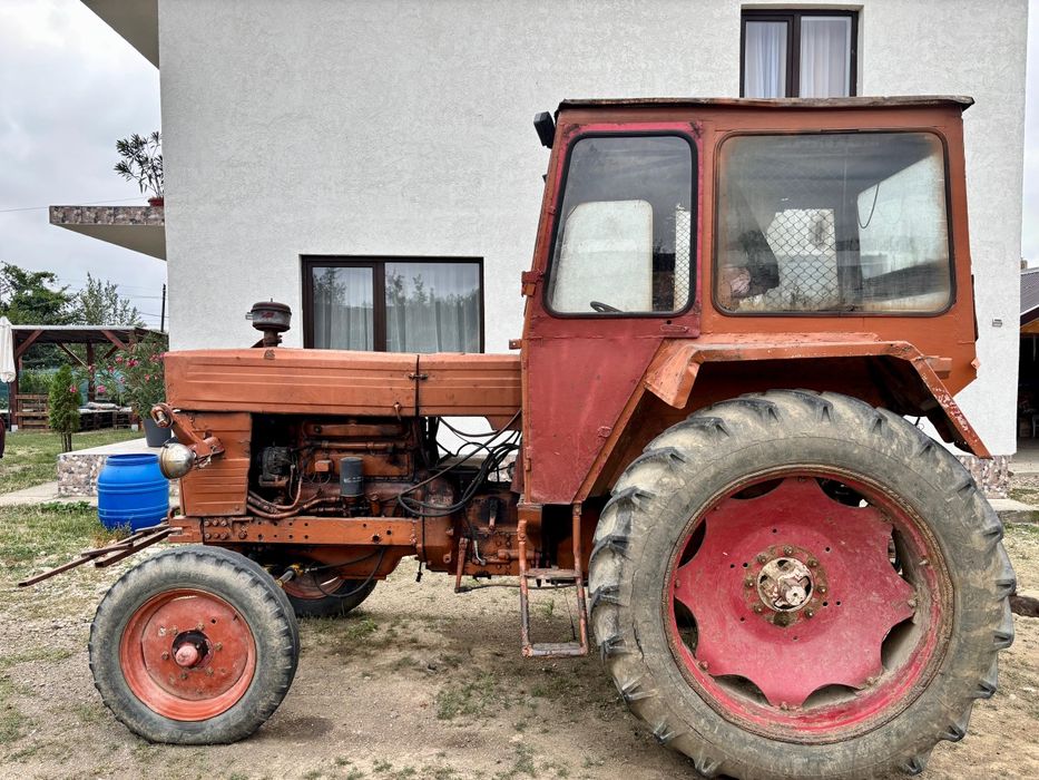 Vând tractor U650